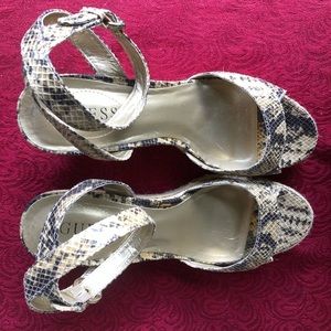 Like New Espadrilles- Black, Tan, White- Guess- Size 10M